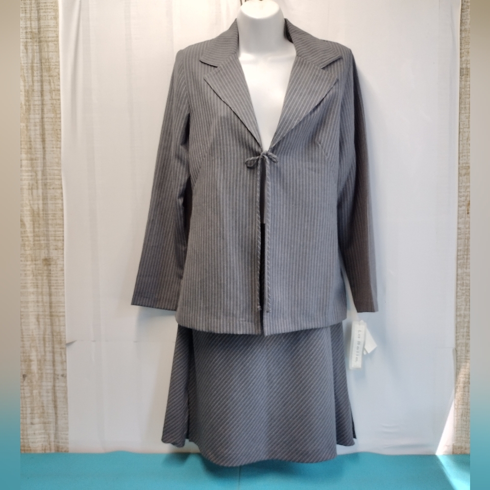 NWT La Belle Womens 2PC Jacket & Skirt Suit Pinstripe Grey Size 9